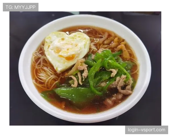 听说季丽萍家里连早餐都是私人厨师，普通食堂都没她家豪华？