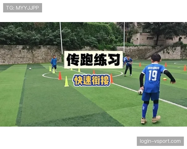 回传规则详解：门将何时可用手接球与判罚依据