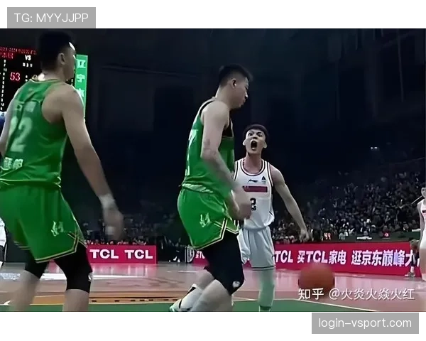 接触犯规判罚标准到底哪里容易被误解？专家教你看规则